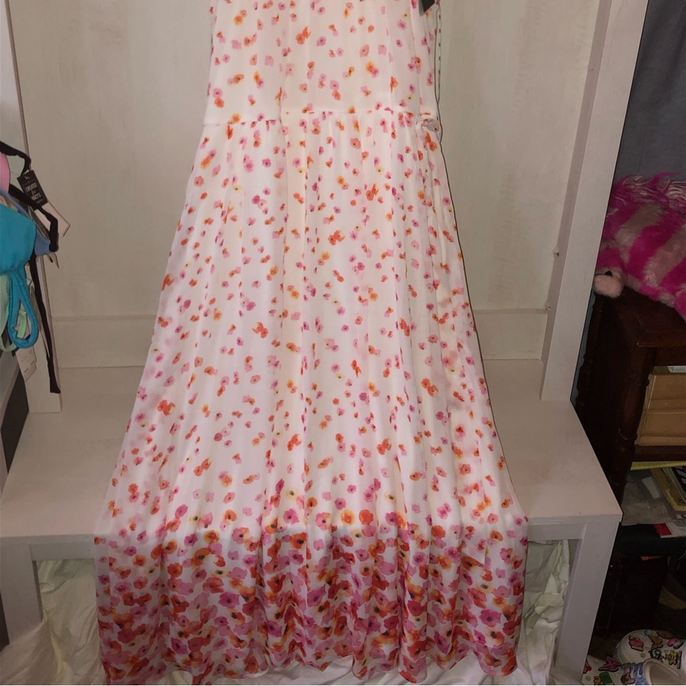 DKNY WHITE FLORAL (16) tags on